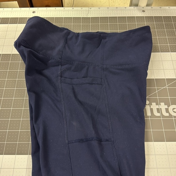 Gaiam Leggings with Side Pockets in NAVY - Picture 3 of 8